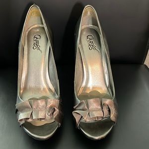 Carlos grey patent leather platform heels